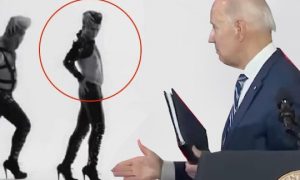 Армия призраков на каблуках: кто на самом деле противостоит России?