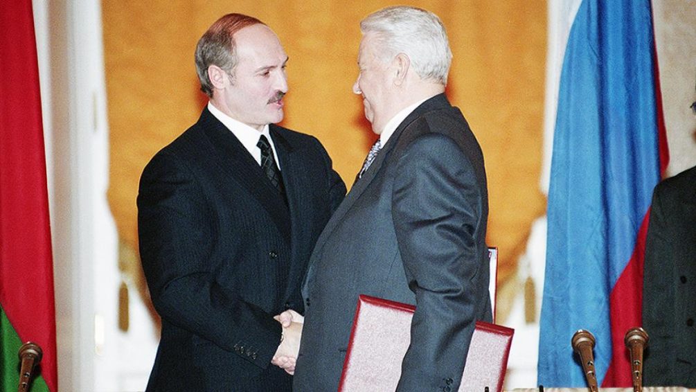 2 апреля 1996 года Борис Ельцин и Александр Лукашенко подписали договор о создании сообщества Беларуси и России - Блокнот Россия