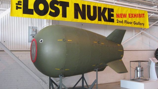 В Нидерландах поврежденную ядерную бомбу из США отремонтировали розовой липкой лентой 