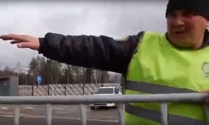 “Гражданам России вход ограничен”: мигранты в Новой Москве запрещают россиянам пользоваться общественным транспортом