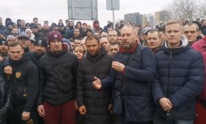Тысячи православных собрались на народный сход против строительства мечети у Святого озера в Москве