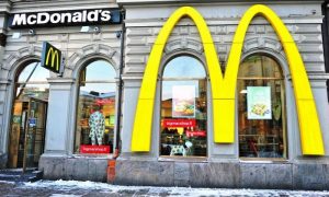 McDonald's объявил о закрытии офисов в США и сокращении сотрудников