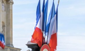 Тайное послание? Посольство Франции в Москве получило странную посылку с костями