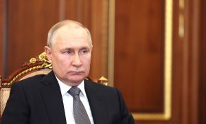«Срочно навести порядок»: Путин приказал чиновникам решить проблему с заторами на границе с ЛНР