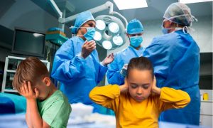 Опасная медицина: почему ведущие федеральные медучреждения страны рискуют будущим слабослышащих детей