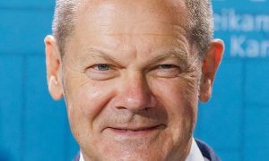 Шольца заподозрили в причастности к скандалу с жестоким обращением с детьми