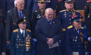 Что с Лукашенко? Белорусский лидер срочно прервал визит в Москву после парада