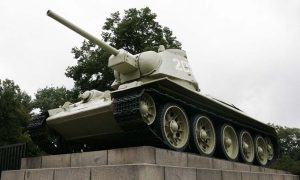 «Детские игры переросли в побоище»: в Берлине возле памятника танку Т-34 произошла массовая драка из-за СВО