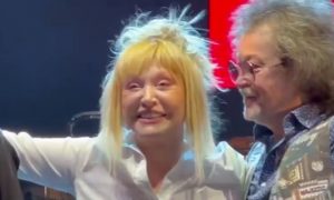 «Господи, Алла Борисовна! Вы на кого стали похожи?»: истощенная Пугачева вышла на сцену на концерте «Машины времени»
