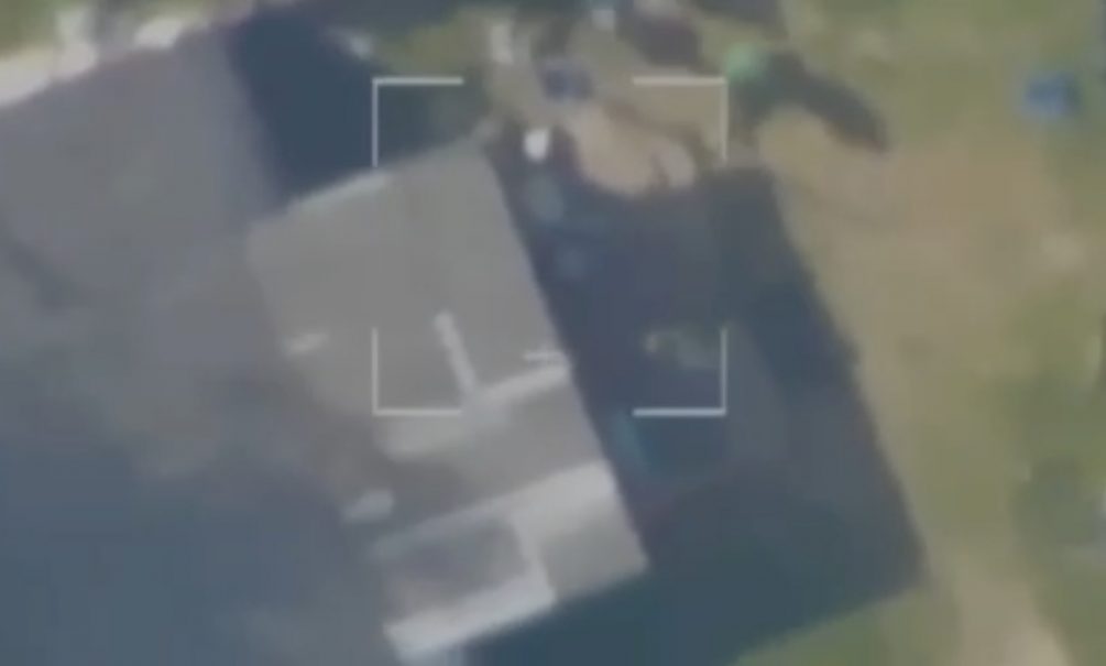 Боевики попытались укрыться в здании, но были уничтожены огнем. Видео Боевики попытались укрыться в здании, но были уничтожены огнем. Видео