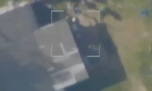 Боевики попытались укрыться в здании, но были уничтожены огнем. Видео