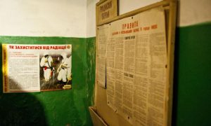 Звучит воздушная тревога и жалобы: киевлянам закрыли бомбоубежища