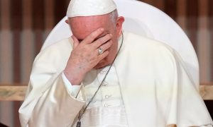 Зеленский оскорбил Папу Римского неудачным подарком
