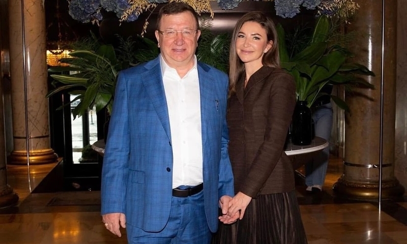 Отец Блиновской: «Лена в хреновом состоянии, у нас все арестовали. Я готов сесть вместо нее!» Отец Блиновской: «Лена в хреновом состоянии, у нас все арестовали. Я готов сесть вместо нее!»