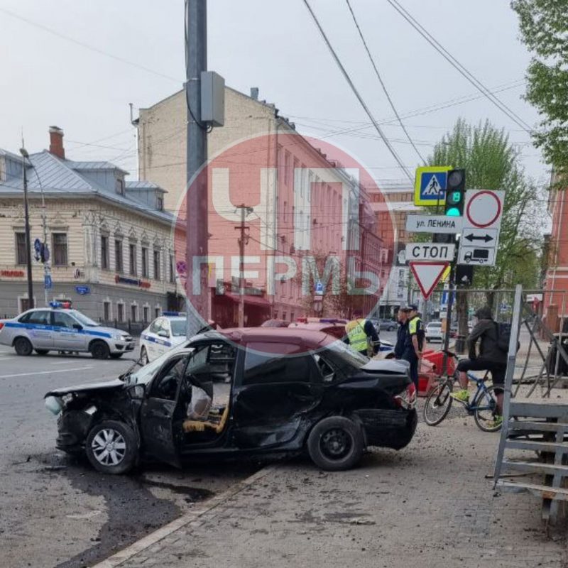 В Перми две машины ДПС жестко разбились во время погони за нарушителем