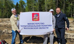 В кроссовках за 100 тыс руб посадил «Лес Победы» чиновник подмосковного министерства