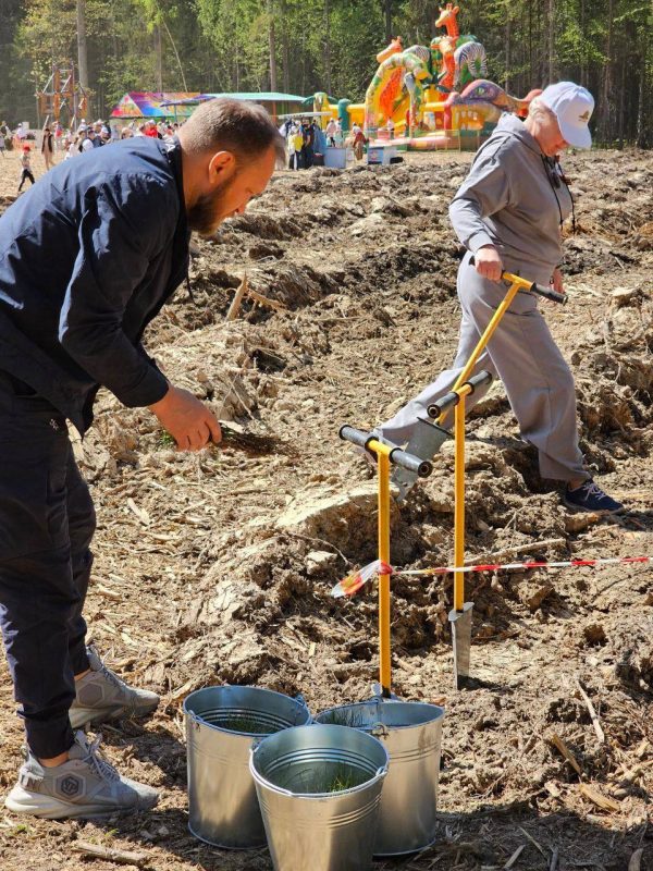 На фото: "секретный" сотрудник Министерства территориальной политики Московской области