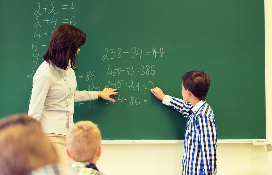 В Госдуме предложили повысить зарплаты всем учителям до 2,5 МРОТ 