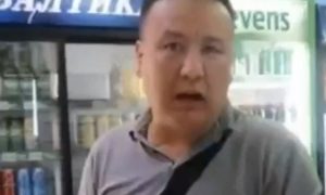 В Казахстане националист набросился на русскоговорящую продавщицу