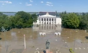 Новую Каховку затопило после уничтожения плотины ГЭС