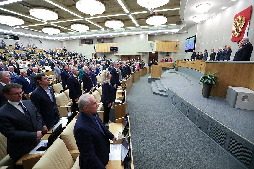 Запретить чиновникам выезжать из России при режиме КТО предложили в Госдуме 