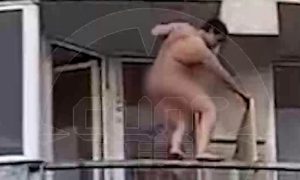 В Липецке голый «Тарзан» попытался сбежать от любовницы по балконам, но был избит толпой