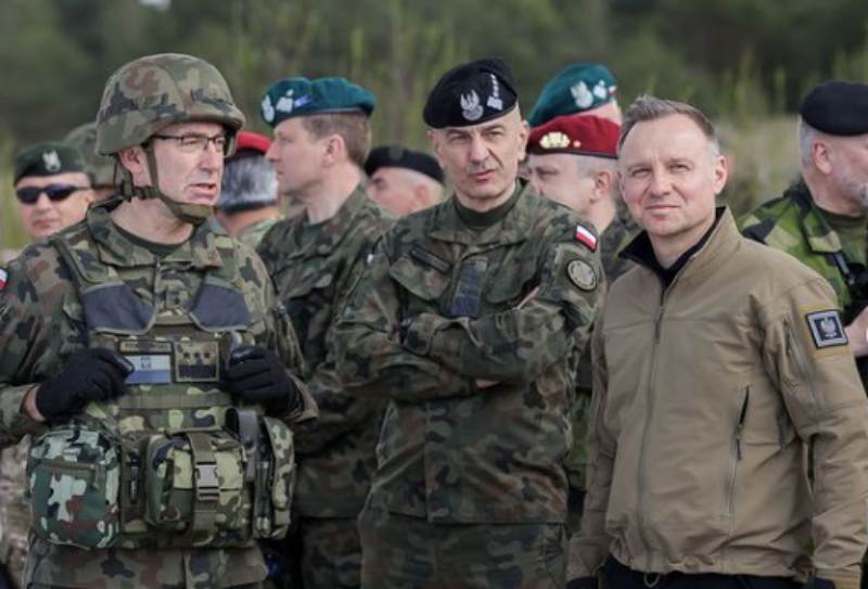 «Пусть приходят, мы готовы»: президент Польши открыто инициирует государственный переворот в России 