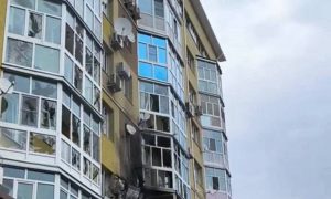 Взрыв в жилом доме Воронежа: в окно квартиры врезался беспилотник