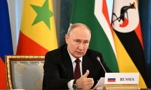 Путин заявил, что БРИКС ни с кем не соревнуется