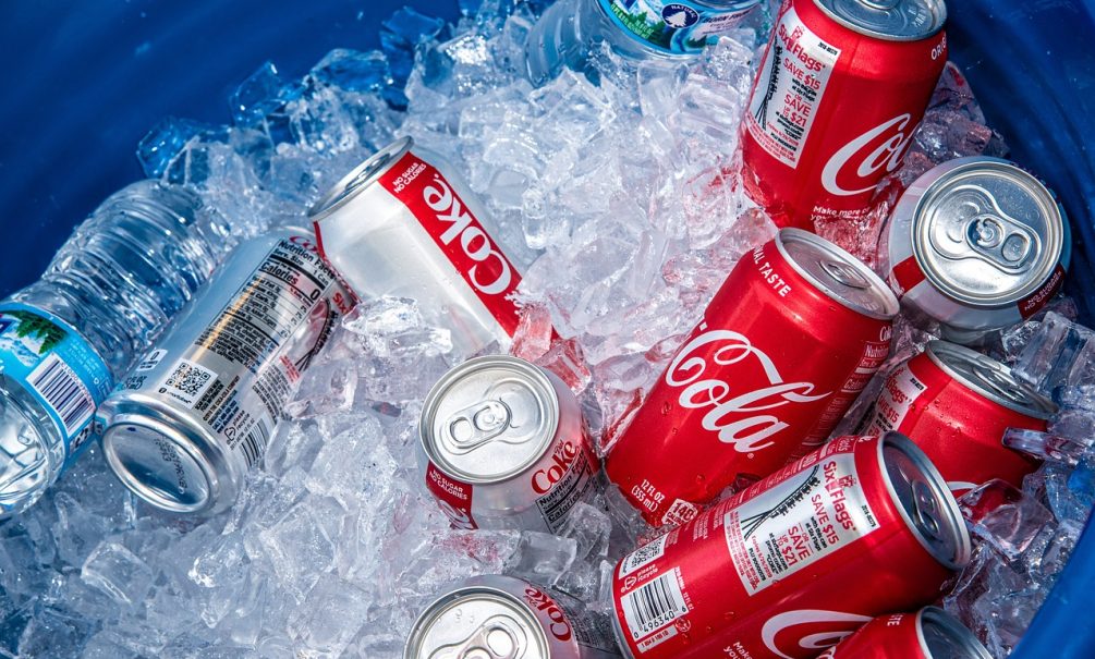 Скандал из-за Coca-Cola: ученые США требуют заменить в популярном напитке подсластитель, вызывающий рак 