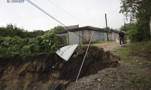 Мощные ливни привели к обрушению домов и подтоплению поселков на Ставрополье: стихия бушует несколько дней