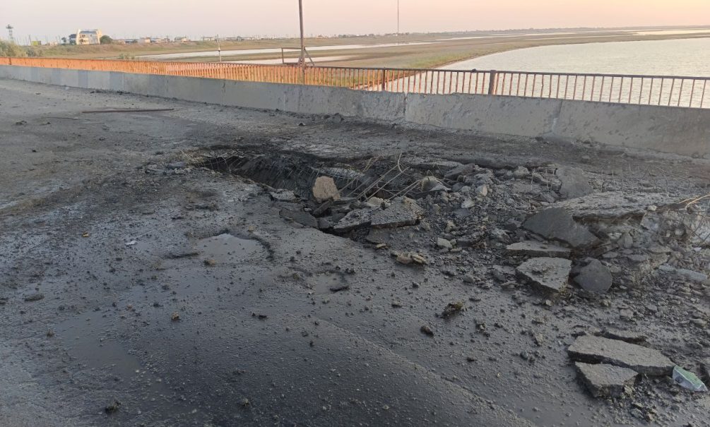 ВСУ нанесли удар по Чонгарскому мосту на границе Крыма и Херсонской области 