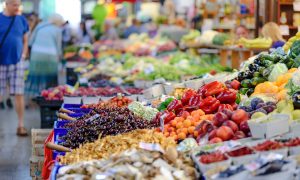 Рекордная дефляция: в России резко подешевели продукты питания