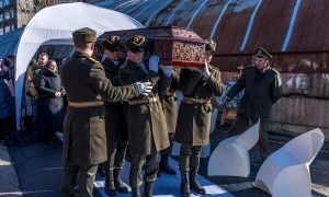 Офицеры заканчиваются: Зеленский начинает присваивать звания людям без военного образования