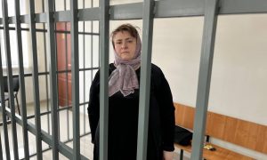 Ахматовский суд в Грозном приговорил жену бывшего судьи Зарему Мусаеву к 5,5 годам колонии: перед этим ее адвоката избили