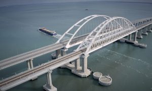 Украинскую крылатую ракету сбили в небе над Крымским мостом