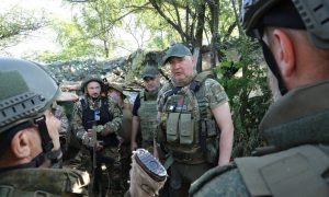 Рогозин наградил отличившихся на передовой воинов батальона «БАРС - Родина»