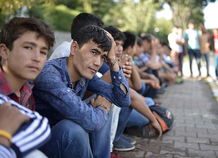 В Твери мигранты-подростки снимают на камеру как они избивают местных детей 