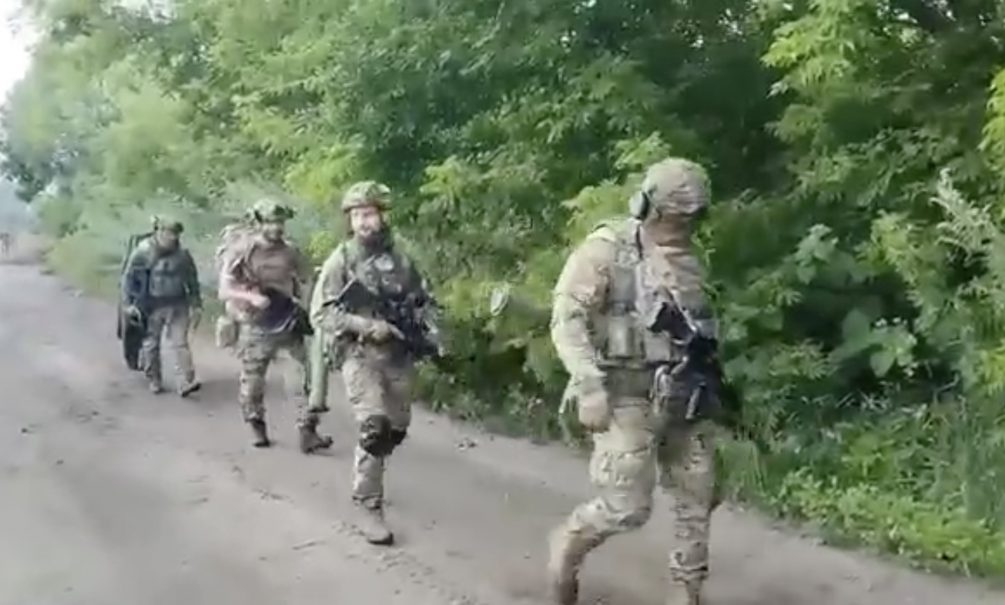 Враг показал кадры работы ичкерийской ДРГ в Белгородской области. Лица боевиков скрывать не стали 