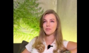 Ох, нелегкая эта работа: элитная эскортница заинтриговала рассказом о тяжелых буднях