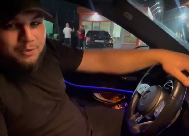 «Ради своего интереса»: нарушивший ПДД житель Ростовской области демонстративно поджег автомобиль на глазах сотрудников ГИБДД 