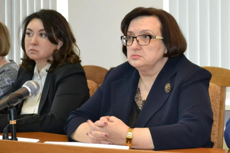 Экс-председатель Ростовского областного суда Золотарева пыталась покончить с собой Экс-председатель Ростовского областного суда Золотарева пыталась покончить с собой