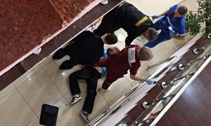 «Он – борется за жизнь, мы – делаем всё возможное»: медики спасают жизнь тольяттинского школьника, упавшего вниз головой с эскалатора
