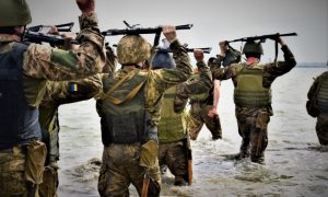 Голодные боевики ВСУ переплыли Днепр, чтобы сдаться в плен