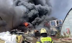 В Люберцах полыхает мощный пожар у «Леруа Мерлен». Видео