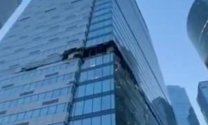 Украинские беспилотники вновь атаковали столицу России — один врезался в башню «Москва-Сити»