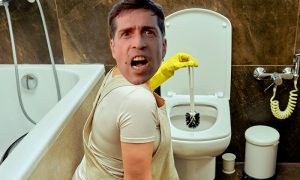 Проект «Пятая колонна»: моющий туалеты в США иноагент Макс Покровский