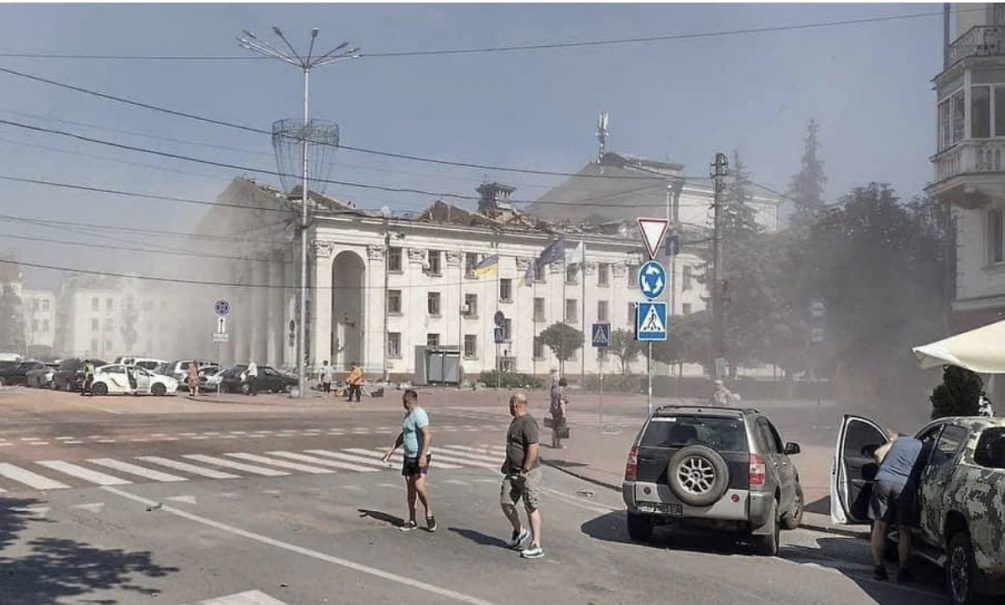 «А нам не страшно!» Организаторов выставки дронов в Черниговском драмтеатре назвали «убийцами» и «дебилами» «А нам не страшно!» Организаторов выставки дронов в Черниговском драмтеатре назвали «убийцами» и «дебилами»