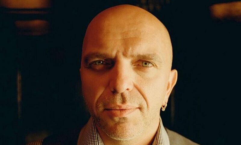 49-летний солист «Непары»Александр Шоуа стал отцом в третий раз 49-летний солист «Непары»Александр Шоуа стал отцом в третий раз