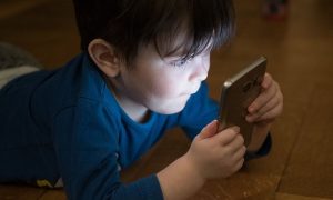 Два часа в день и даже меньше: в Китае детям хотят ограничить пользование мобильным интернетом